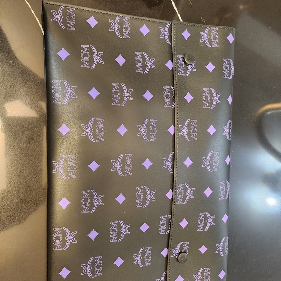 Authentic MCM POUCH /PURSE /WRISTLET/ CLUTCH - Picture 6 of 6